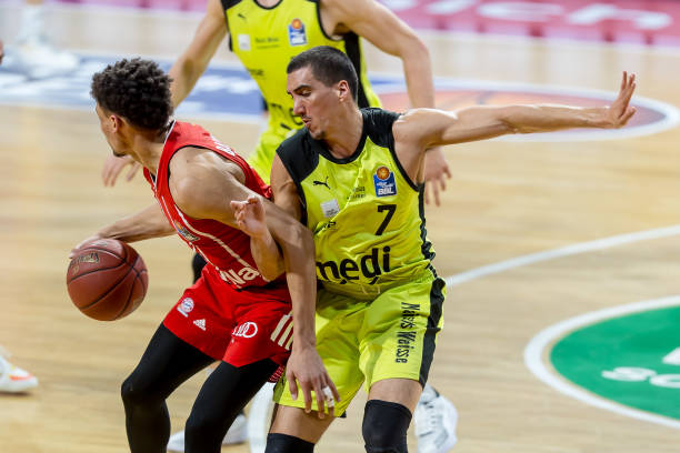 他既能胜任 他既能胜任